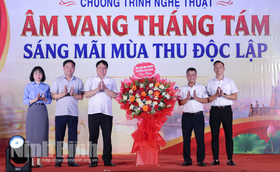 Phường Nam Định tổ chức chương tr&igrave;nh nghệ thuật &ldquo;&Acirc;m vang th&aacute;ng T&aacute;m - S&aacute;ng m&atilde;i m&ugrave;a Thu độc lập&rdquo;