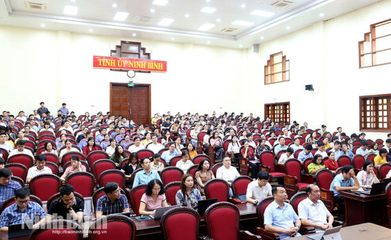 Tập huấn triển khai thủ tục h&agrave;nh ch&iacute;nh của Đảng tr&ecirc;n m&ocirc;i trường điện tử