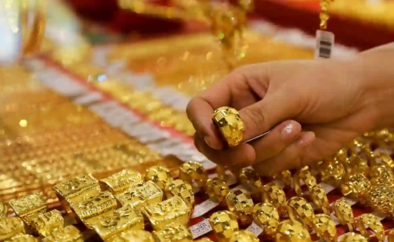 Gi&aacute; v&agrave;ng h&ocirc;m nay 18/9: Tăng hơn 2% khi USD suy yếu, dầu hạ nhiệt