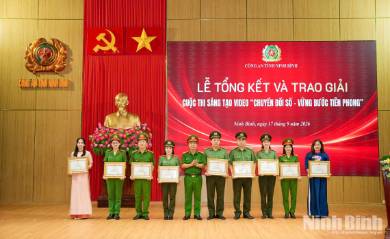 Trao giải cuộc thi s&aacute;ng tạo video &ldquo;Chuyển đổi số - Vững bước tương lai&rdquo;