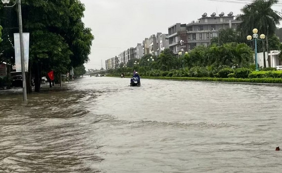Những giờ tới, 8 tỉnh, th&agrave;nh phố c&oacute; mưa lớn, cảnh b&aacute;o lũ qu&eacute;t, sạt lở đất