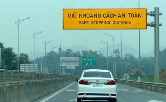 Đưa t&igrave;nh huống khoảng c&aacute;ch an to&agrave;n tr&ecirc;n cao tốc v&agrave;o đ&agrave;o tạo l&aacute;i xe