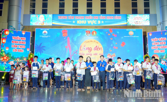 Ấm &aacute;p chương tr&igrave;nh "Đ&ecirc;m hội trăng rằm", "Trung thu cho em"