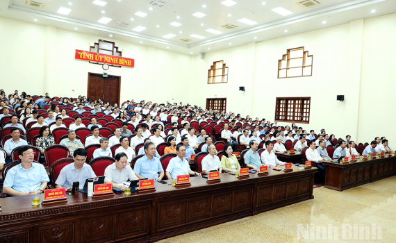 Hội nghị to&agrave;n quốc nghi&ecirc;n cứu, học tập, qu&aacute;n triệt v&agrave; triển khai thực hiện một số Nghị quyết, Chỉ thị của Bộ Ch&iacute;nh trị