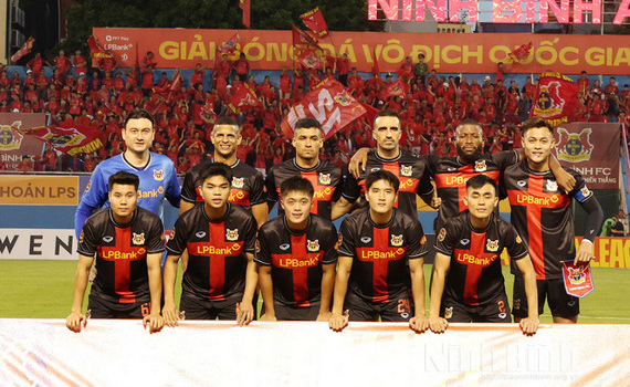 Ninh B&igrave;nh gi&agrave;nh chiến thắng s&aacute;t n&uacute;t 2-1 trước Thanh Ho&aacute;