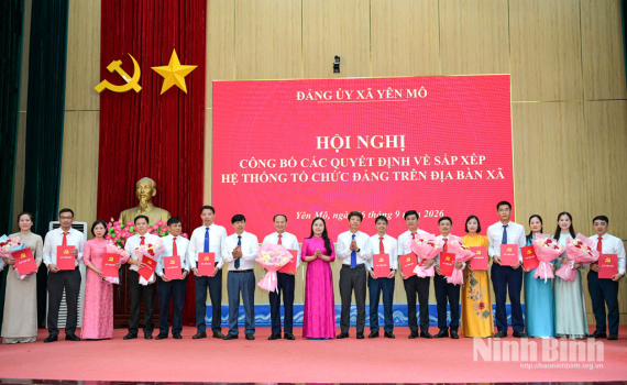 C&ocirc;ng bố c&aacute;c quyết định về sắp xếp hệ thống tổ chức Đảng tr&ecirc;n địa b&agrave;n x&atilde; Y&ecirc;n M&ocirc;
