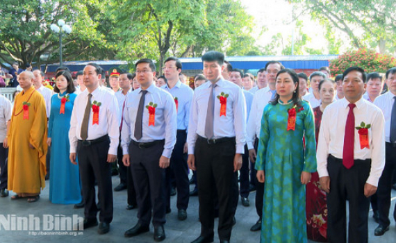 D&acirc;ng hương tưởng niệm 726 năm Ng&agrave;y mất Hưng Đạo Đại Vương Trần Quốc Tuấn