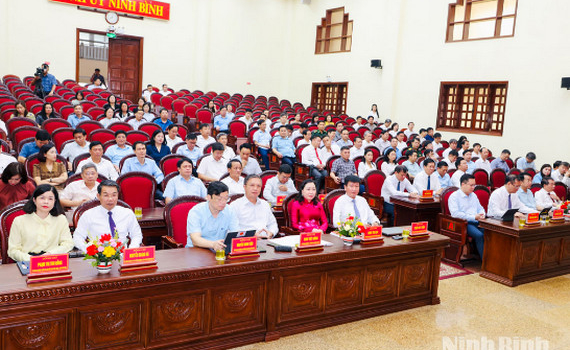 Hội nghị nghi&ecirc;n cứu, học tập, qu&aacute;n triệt c&aacute;c nghị quyết, chỉ thị của Bộ Ch&iacute;nh trị