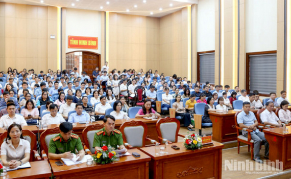 Đảng ủy UBND tỉnh qu&aacute;n triệt, triển khai văn bản mới của Đảng v&agrave; c&ocirc;ng t&aacute;c số h&oacute;a, tạo lập hồ sơ đảng vi&ecirc;n