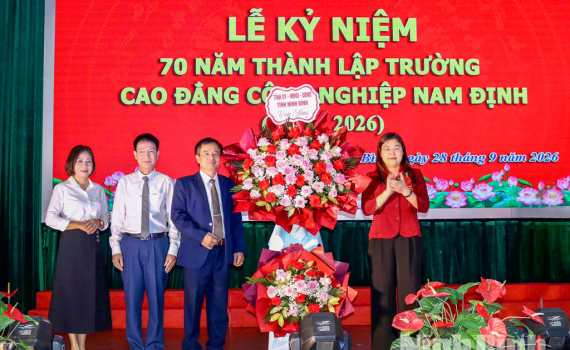 Trường Cao đẳng C&ocirc;ng nghiệp Nam Định kỷ niệm 70 năm ng&agrave;y th&agrave;nh lập