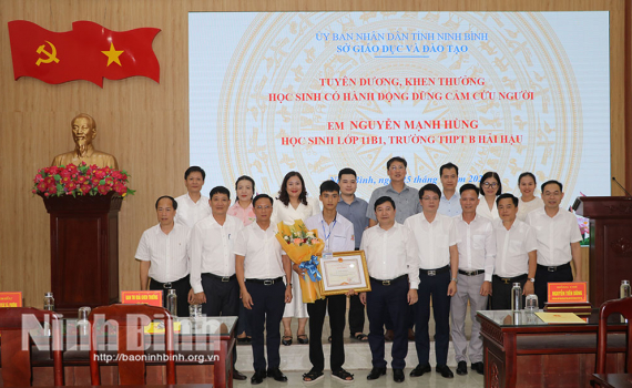 Tuy&ecirc;n dương, khen thưởng học sinh c&oacute; h&agrave;nh động dũng cảm cứu người