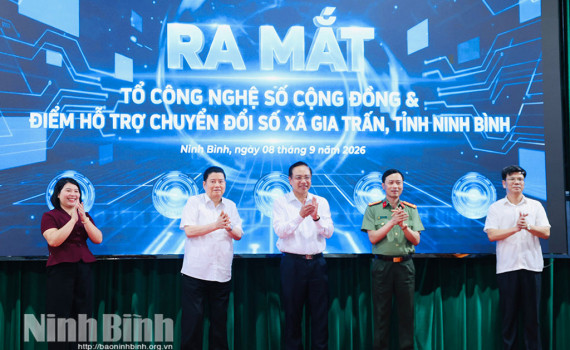 Ra mắt Tổ C&ocirc;ng nghệ số cộng đồng v&agrave; Điểm hỗ trợ chuyển đổi số x&atilde; Gia Trấn