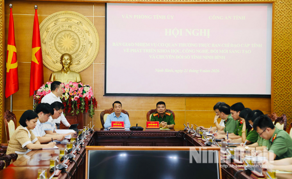 B&agrave;n giao nhiệm vụ Cơ quan Thường trực Ban Chỉ đạo cấp tỉnh về ph&aacute;t triển khoa học, c&ocirc;ng nghệ, đổi mới s&aacute;ng tạo v&agrave; chuyển đổi số