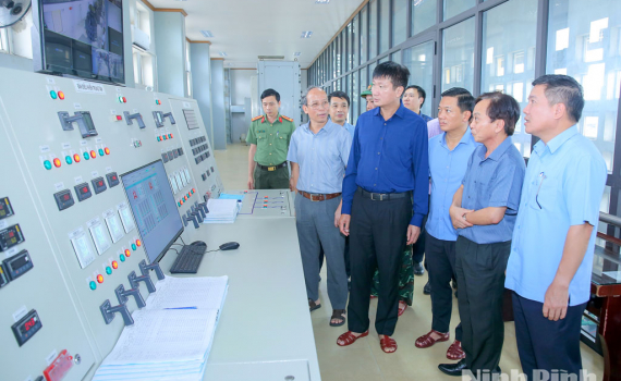 Đồng ch&iacute; B&iacute; thư Tỉnh ủy Trần Huy Tuấn kiểm tra c&ocirc;ng t&aacute;c ph&ograve;ng, chống, ứng ph&oacute; mưa, lũ
