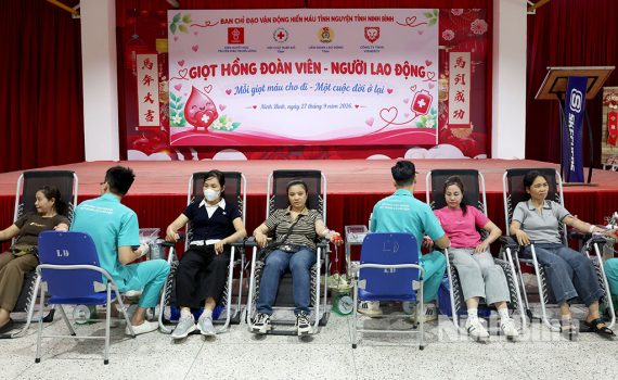Tổ chức chương tr&igrave;nh hiến m&aacute;u t&igrave;nh nguyện &ldquo;Giọt hồng đo&agrave;n vi&ecirc;n- Người lao động&rdquo; tại Khu c&ocirc;ng nghiệp Ph&uacute;c Sơn