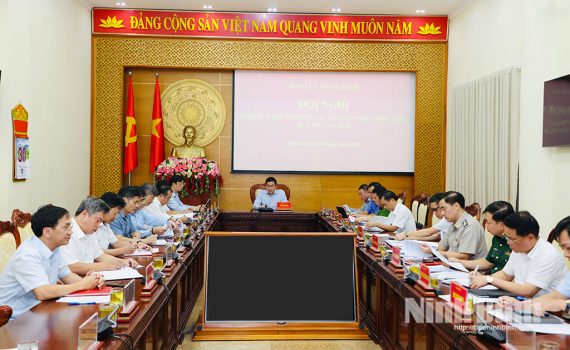 Thường trực Tỉnh ủy giao ban với thủ trưởng c&aacute;c cơ quan nội ch&iacute;nh