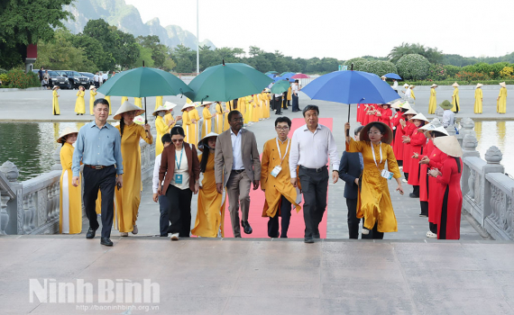 Đo&agrave;n đại biểu UNESCO thăm Quần thể Danh thắng Tam Ch&uacute;c