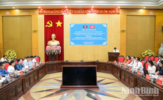 Đo&agrave;n đại biểu lớp bồi dưỡng giảng vi&ecirc;n c&aacute;c trường ch&iacute;nh trị v&agrave; h&agrave;nh ch&iacute;nh tỉnh d&agrave;nh cho c&aacute;n bộ của Đảng Nh&acirc;n d&acirc;n C&aacute;ch mạng L&agrave;o thăm v&agrave; l&agrave;m việc tại Ban Tuy&ecirc;n gi&aacute;o Tỉnh ủy