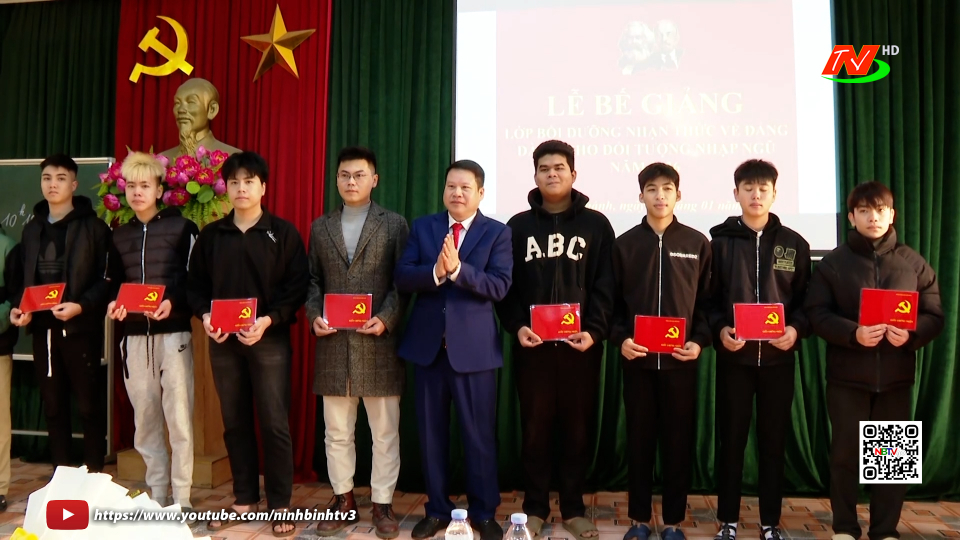 Bồi dưỡng, kết nạp đảng cho thanh ni&ecirc;n nhập ngũ