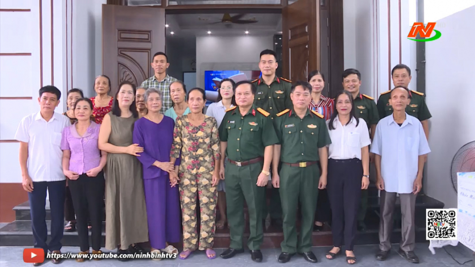 Kh&aacute;nh th&agrave;nh v&agrave; b&agrave;n giao nh&agrave; đồng đội