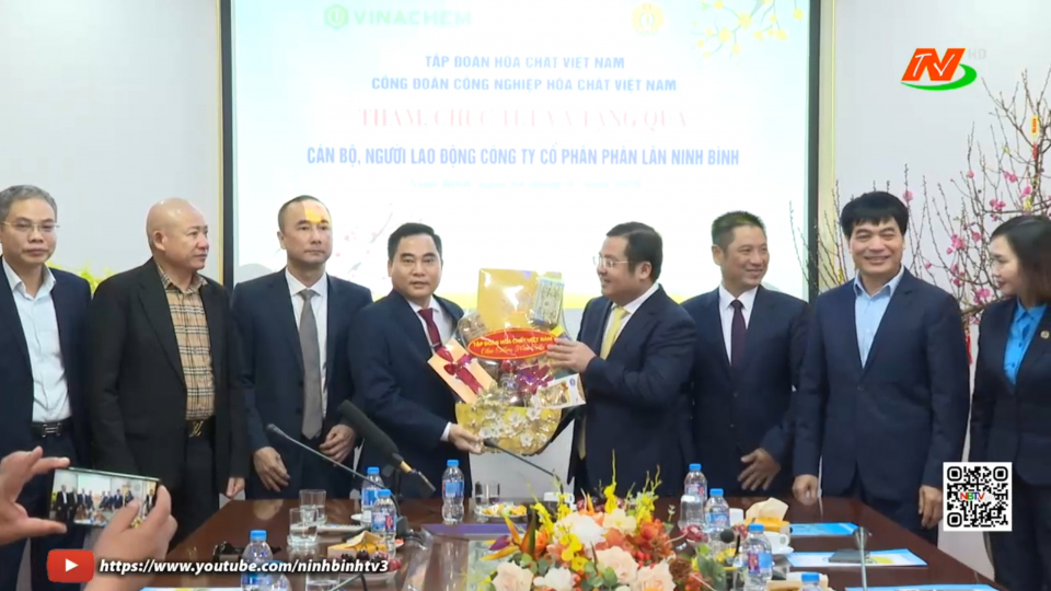 Thăm, ch&uacute;c Tết v&agrave; tặng qu&agrave; c&aacute;n bộ, c&ocirc;ng nh&acirc;n, người lao động