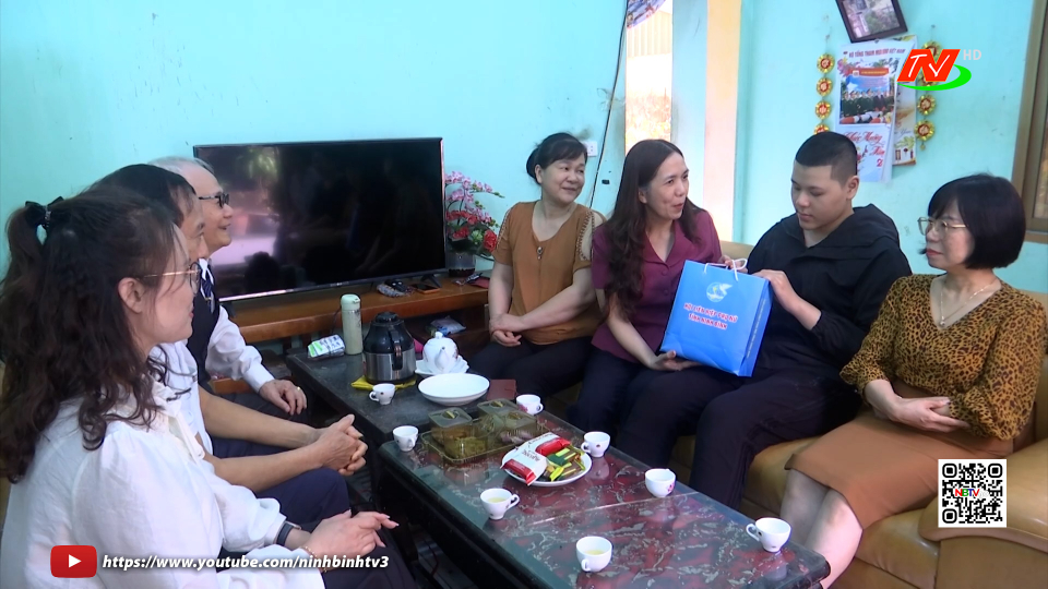 Thăm tặng qu&agrave; t&acirc;n binh nhập ngũ năm 2026