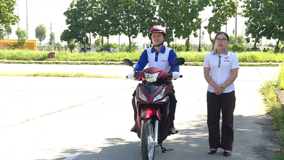 Hướng dẫn kiểm tra v&agrave; điều khiển xe m&aacute;y an to&agrave;n