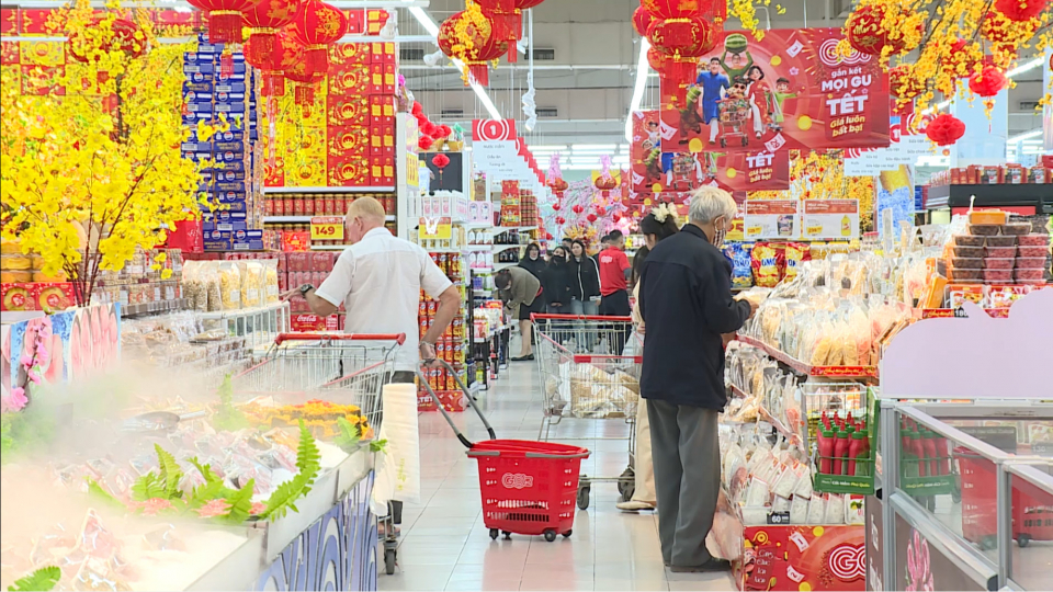 Chuẩn bị h&agrave;ng h&oacute;a phục vụ thị trường Tết B&iacute;nh Ngọ 2026