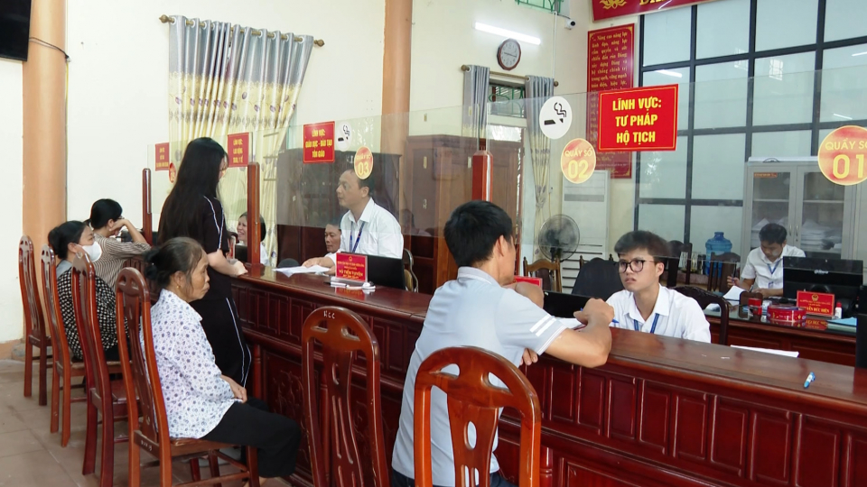 Đẩy mạnh thi đua đổi mới s&aacute;ng tạo, chuyển đổi số