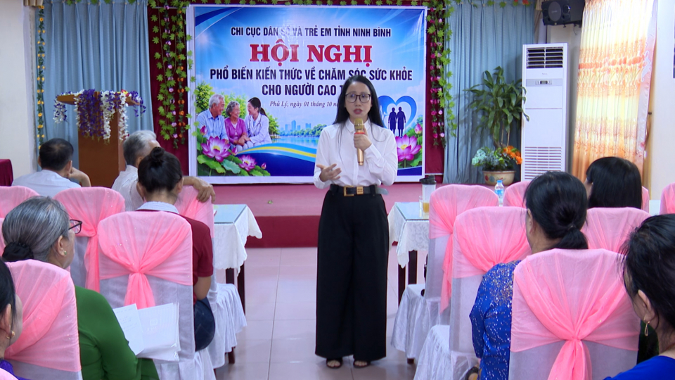 Quan t&acirc;m chăm s&oacute;c sức khỏe người cao tuổi