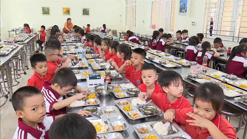Tăng cường đảm bảo an to&agrave;n thực phẩm tại bếp ăn b&aacute;n tr&uacute;