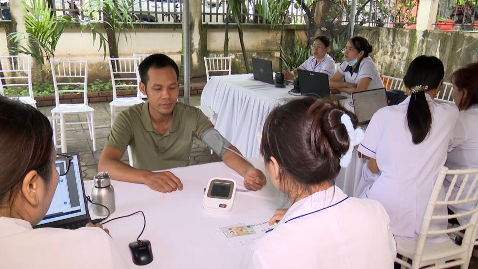 Đẩy mạnh cập nhật v&agrave; li&ecirc;n th&ocirc;ng dữ liệu từ kh&aacute;m sức khỏe