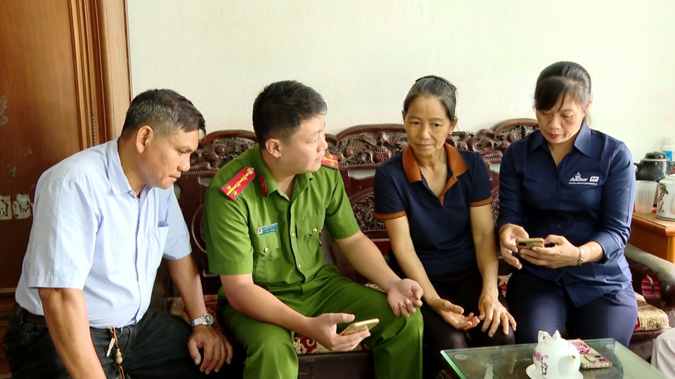  Th&aacute;o gỡ kh&oacute; khăn, th&uacute;c đẩy chuyển đổi số