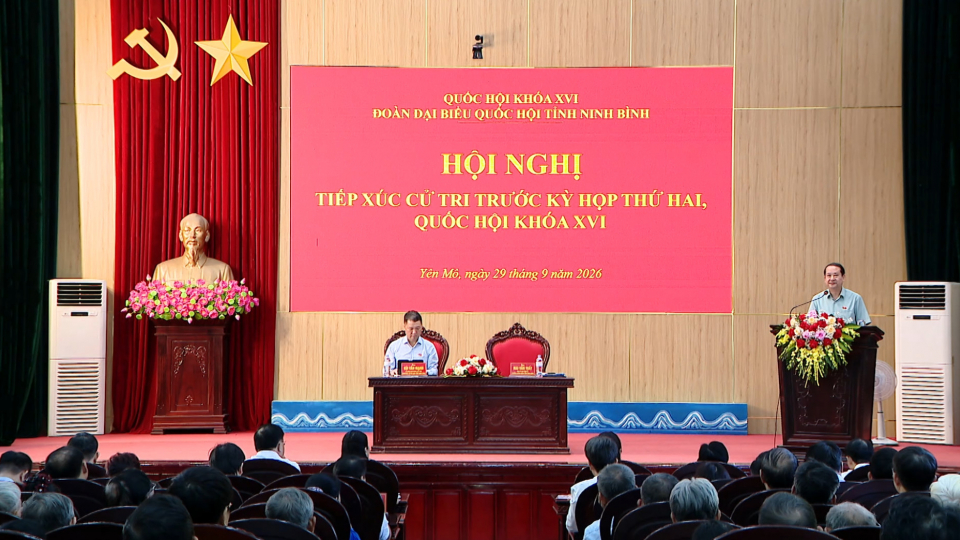 Đo&agrave;n đại biểu Quốc hội tỉnh x&uacute;c với cử tri x&atilde; Y&ecirc;n M&ocirc;