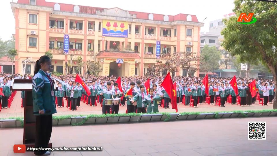 Hoc sinh n&ocirc; nức trở lại trường học sau kỳ nghỉ Tết dương lịch