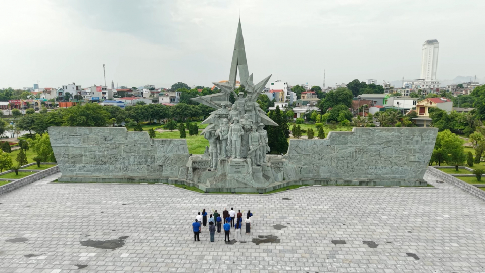 Những b&ocirc;ng hoa th&eacute;p Lam Hạ - Điều c&ograve;n m&atilde;i