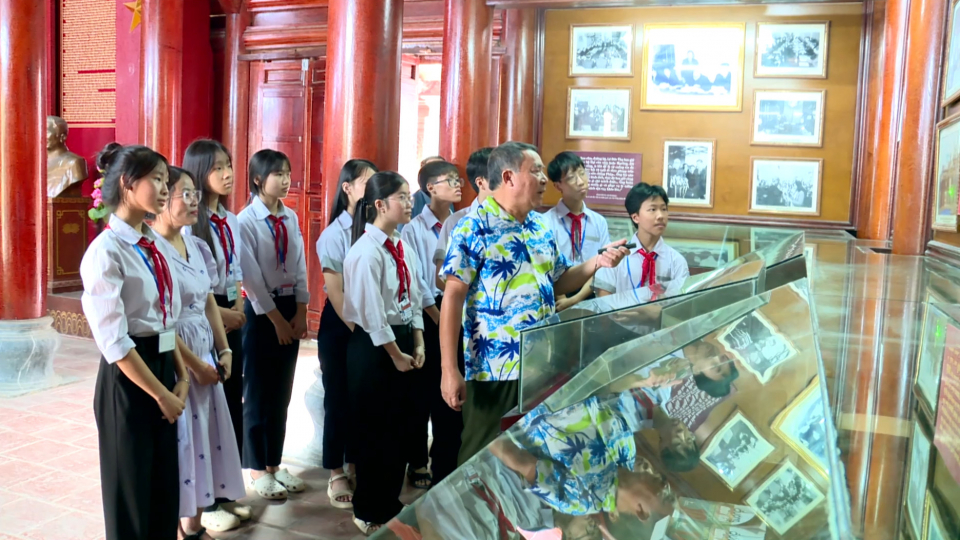 Đồng ch&iacute; L&ecirc; Đức Thọ - Tấm gương người cộng sản ki&ecirc;n trung