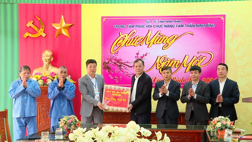 Đồng ch&iacute; Ph&oacute; B&iacute; thư Tỉnh ủy, Chủ tịch HĐND tỉnh L&ecirc; Quốc Chỉnh thăm, ch&uacute;c Tết Nguy&ecirc;n đ&aacute;n