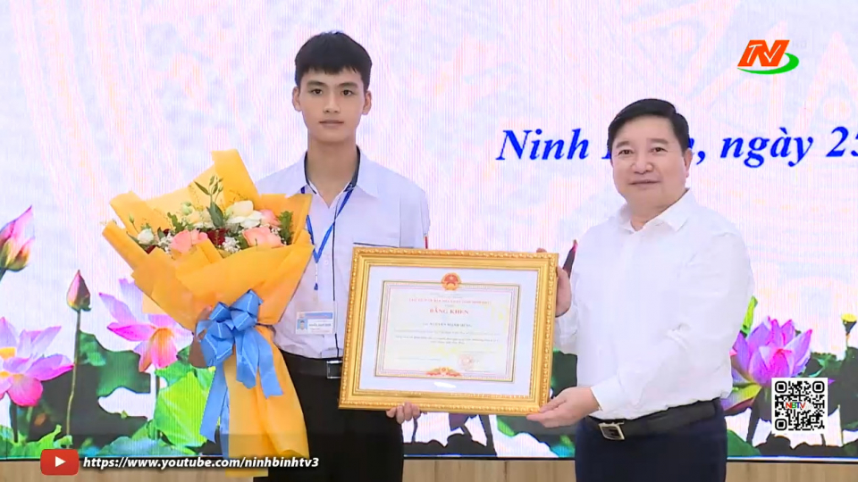 Tuy&ecirc;n dương, khen thưởng học sinh dũng cảm cứu người gặp nguy hiểm