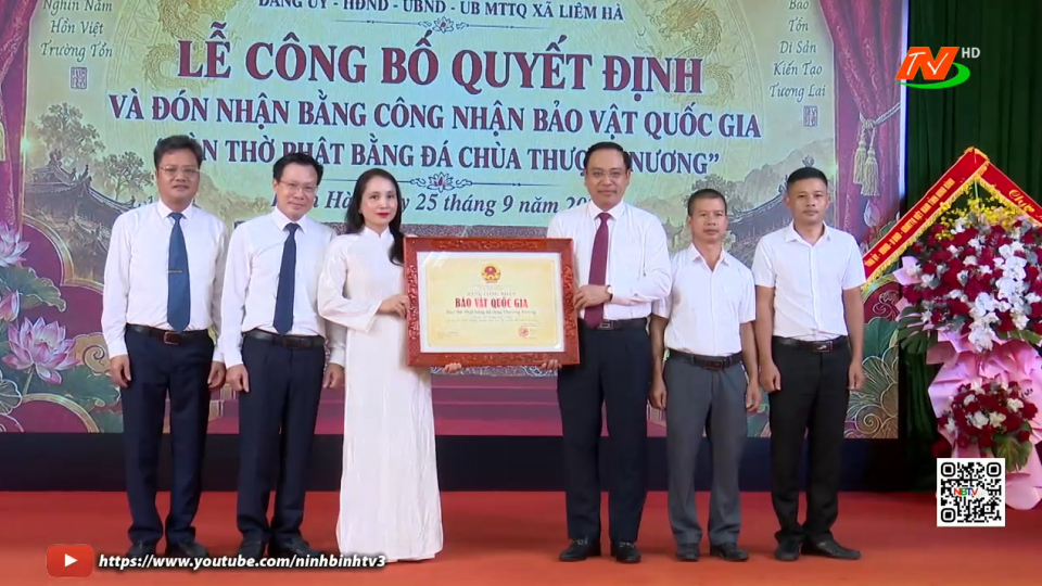 X&atilde; Li&ecirc;m H&agrave; đ&oacute;n nhận bằng c&ocirc;ng nhận bảo vật Quốc gia