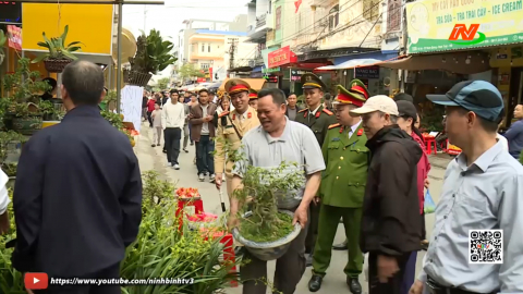An to&agrave;n giao th&ocirc;ng hội chợ Viềng xu&acirc;n