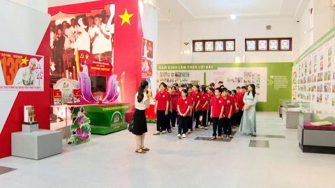 Gi&aacute;o dục lịch sử c&aacute;ch mạng cho thế hệ trẻ