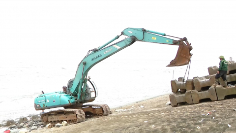 Triển khai c&aacute;c phương &aacute;n bảo vệ trọng điểm đ&ecirc; xung yếu trước m&ugrave;a mưa b&atilde;o