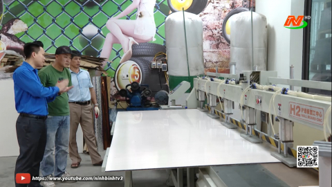 Khai th&aacute;c nguồn thu từ ph&aacute;t triển c&ocirc;ng nghiệp, thương mại  - dịch vụ