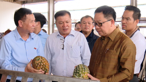 Bộ trưởng Bộ N&ocirc;ng nghiệp v&agrave; m&ocirc;i trường L&agrave;o thăm v&agrave; l&agrave;m việc tại C&ocirc;ng ty Cổ phần Thực phẩm Xuất khẩu Đồng Giao