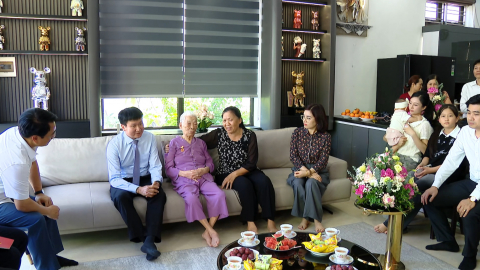 S&aacute;ng ngời l&yacute; tưởng cộng sản v&agrave; l&ograve;ng biết ơn v&ocirc; hạn d&agrave;nh cho Đảng, B&aacute;c Hồ