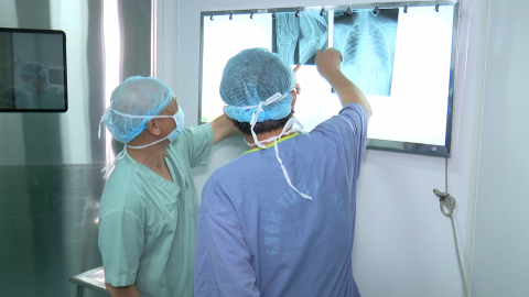 L&agrave;m chủ kỹ thuật mới, n&acirc;ng chất lượng kh&aacute;m, chữa bệnh cho nh&acirc;n d&acirc;n