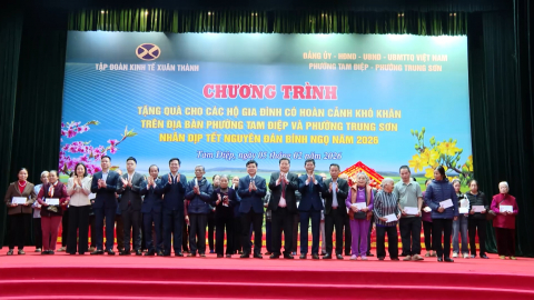 Tập đo&agrave;n kinh tế Xu&acirc;n Th&agrave;nh tặng qu&agrave; nh&acirc;n dịp Tết Nguy&ecirc;n Đ&aacute;n
