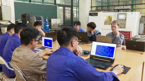 Đổi mới s&aacute;ng tạo thiết bị thực h&agrave;nh trong gi&aacute;o dục đ&agrave;o tạo