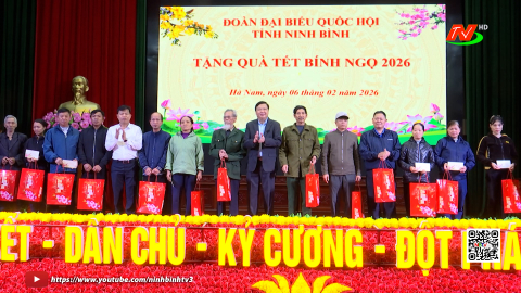 Thăm, tặng qu&agrave; Tết B&iacute;nh Ngọ